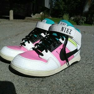 Youth Nike shoes size 4.5Y